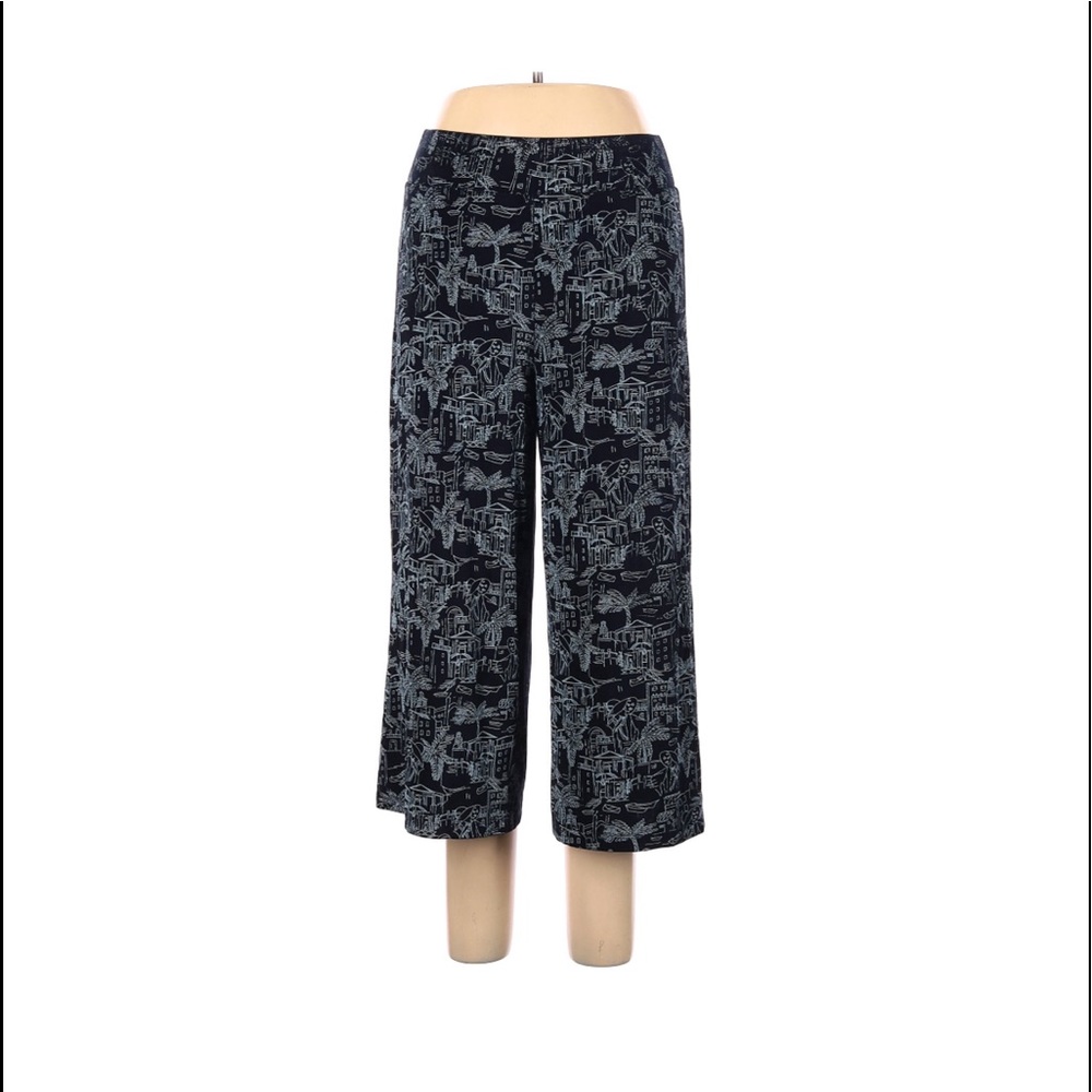 Chico’s Traveler Casual Capri Pants